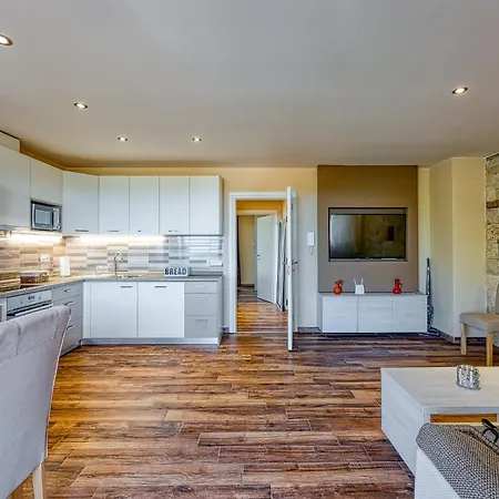 Apartman M- Panoramic View Mugeba